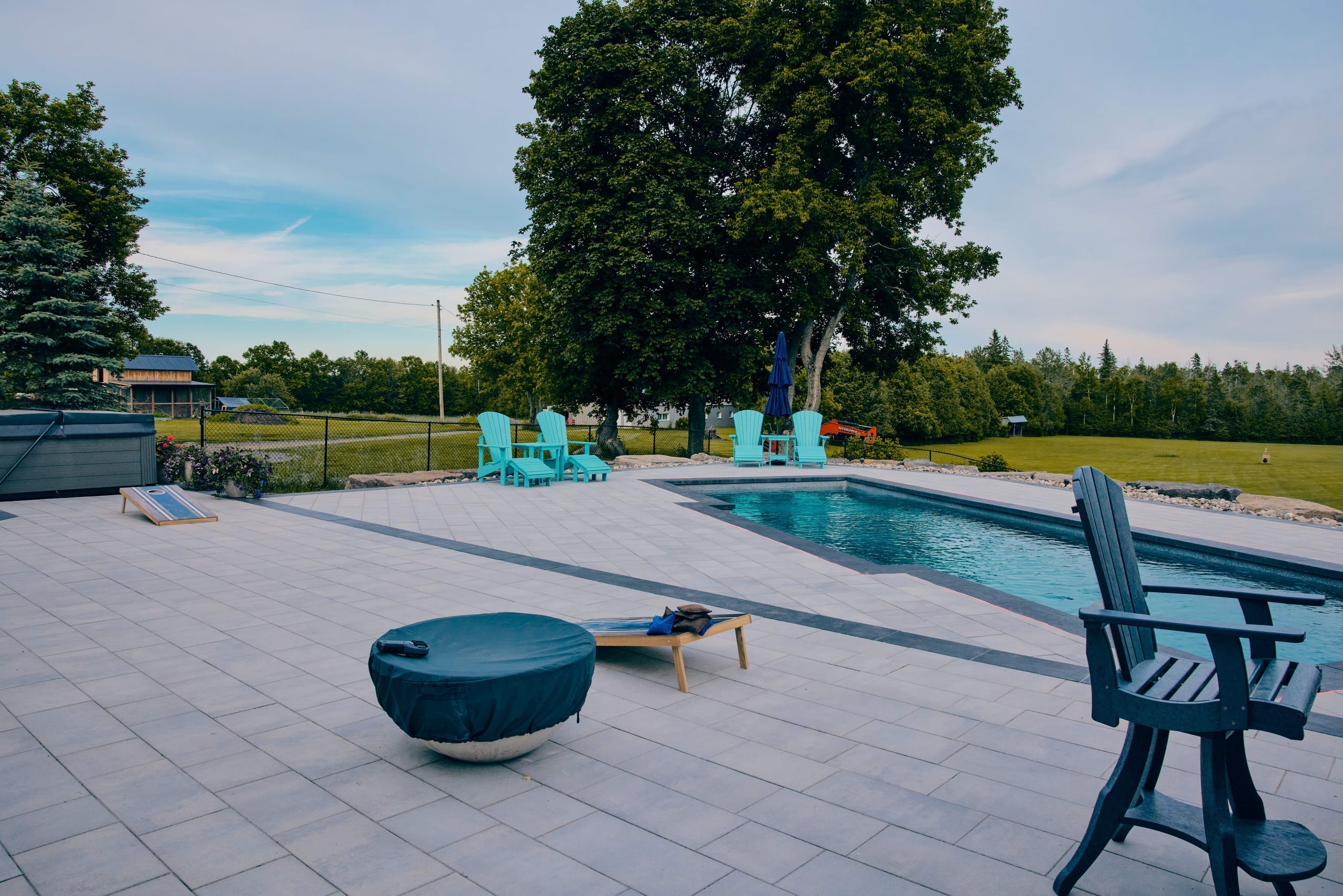Poolside Outdoor Kitchen & Raised Patios — Kanata — 3