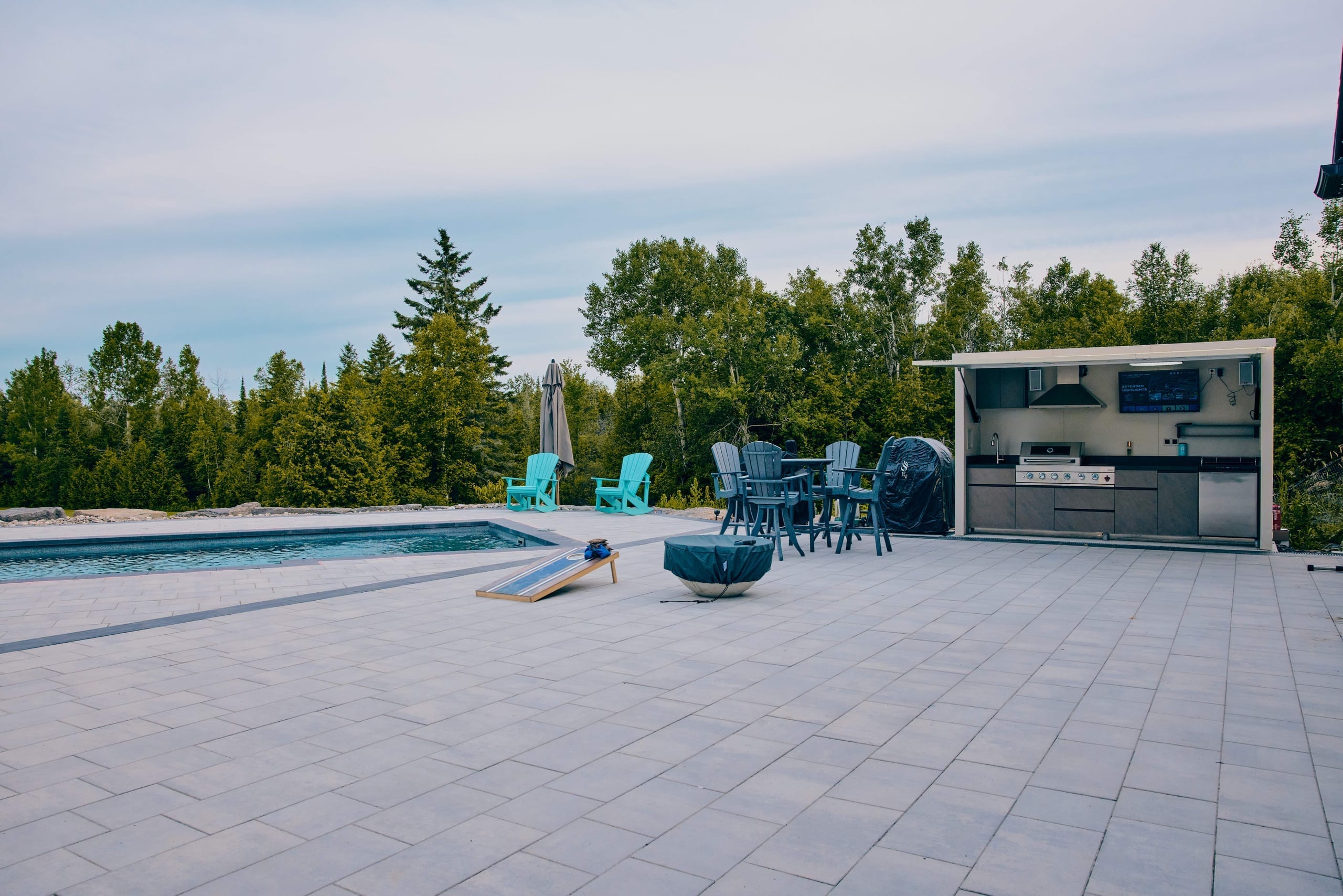 Poolside Outdoor Kitchen & Raised Patios — Kanata — 5