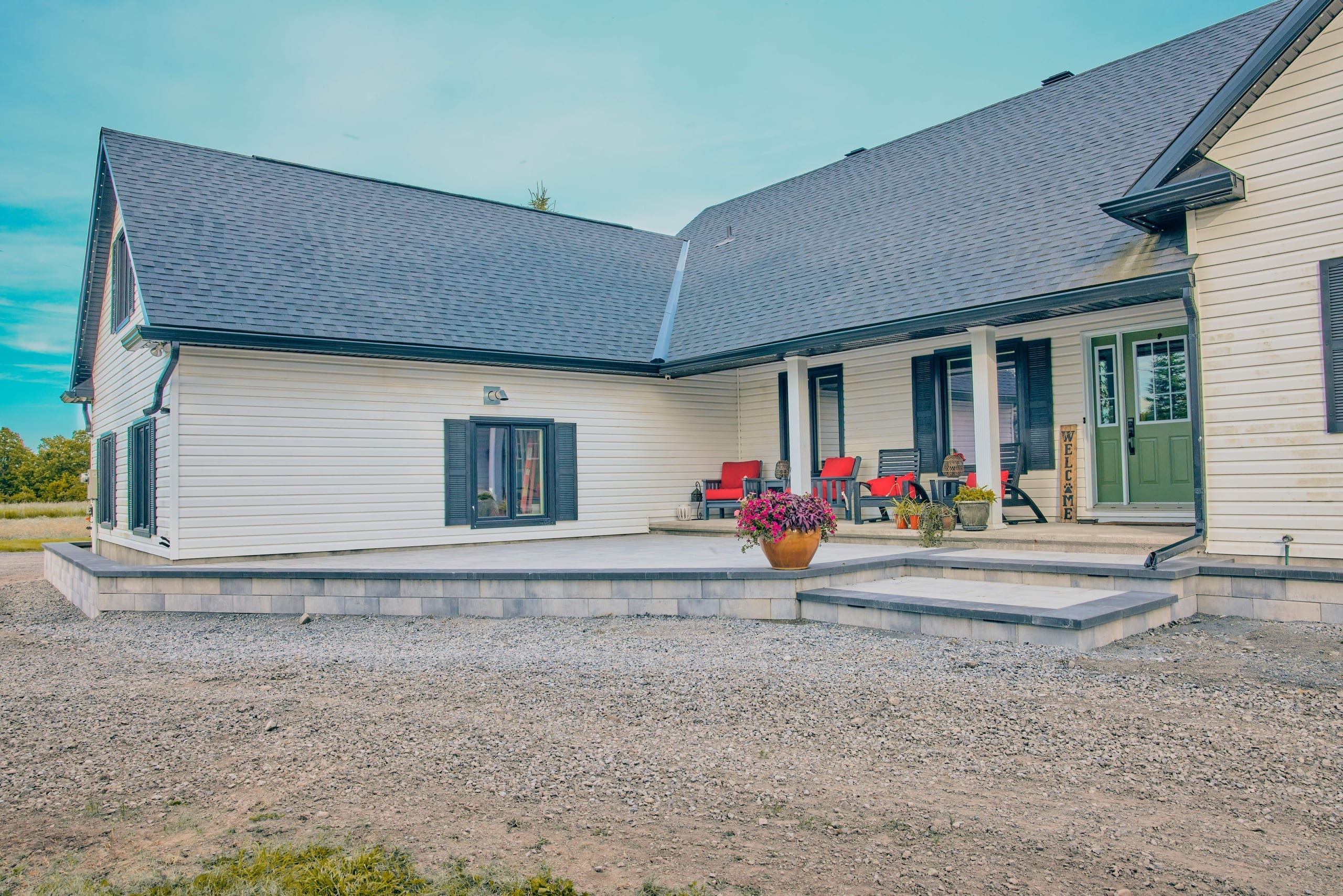 Poolside Outdoor Kitchen & Raised Patios — Kanata — 7