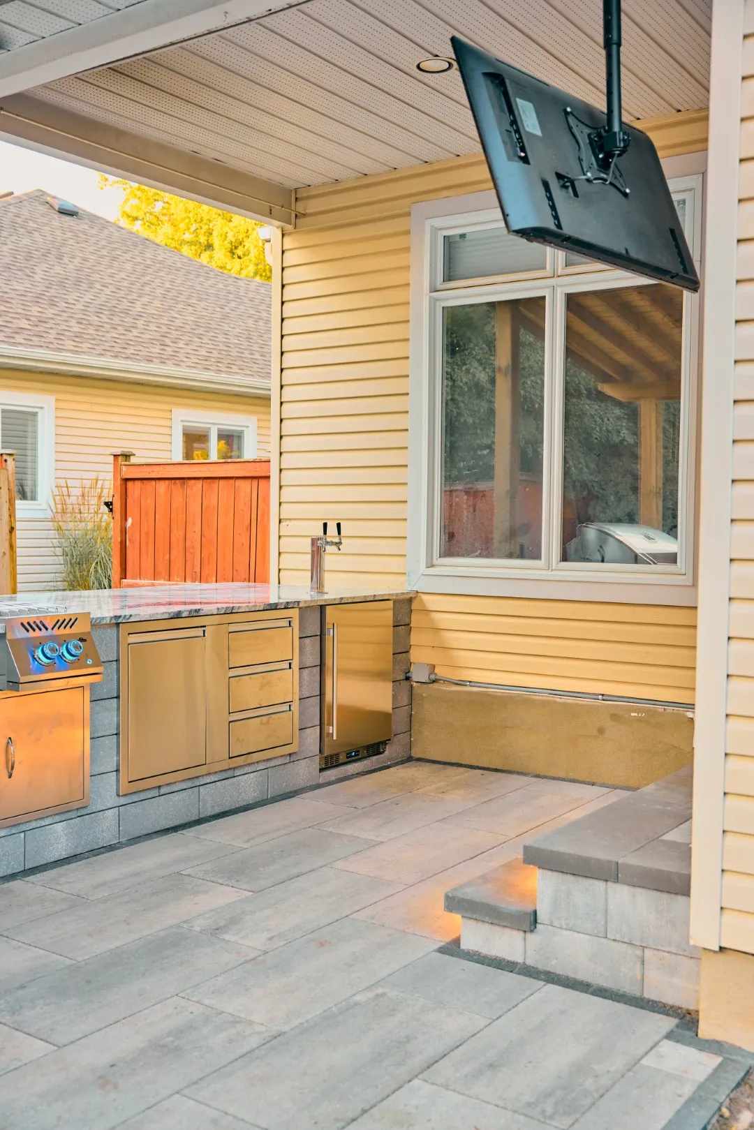 Outdoor Kitchen & Poolside Patio — Ottawa — 5