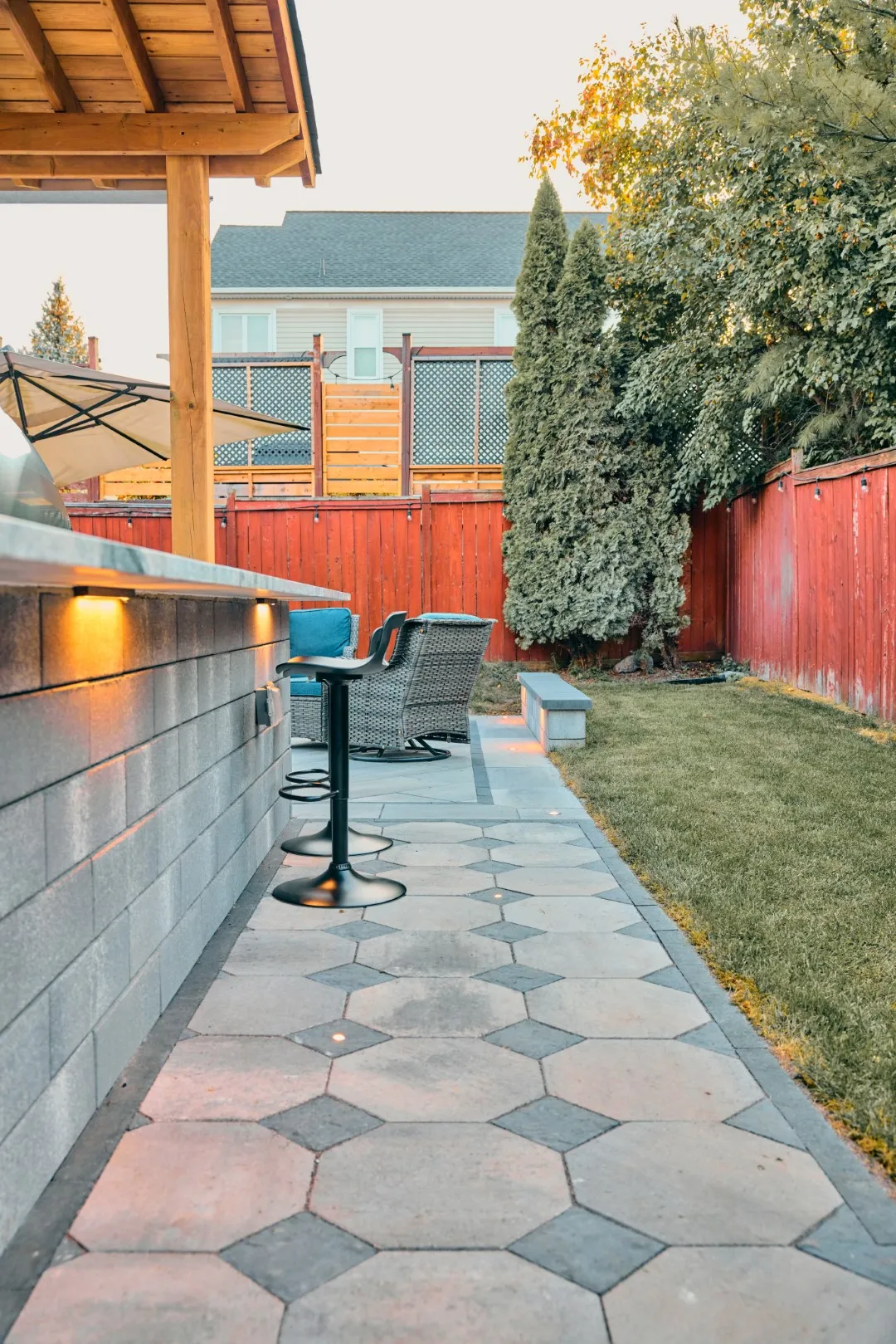 Outdoor Kitchen & Poolside Patio — Ottawa — 10