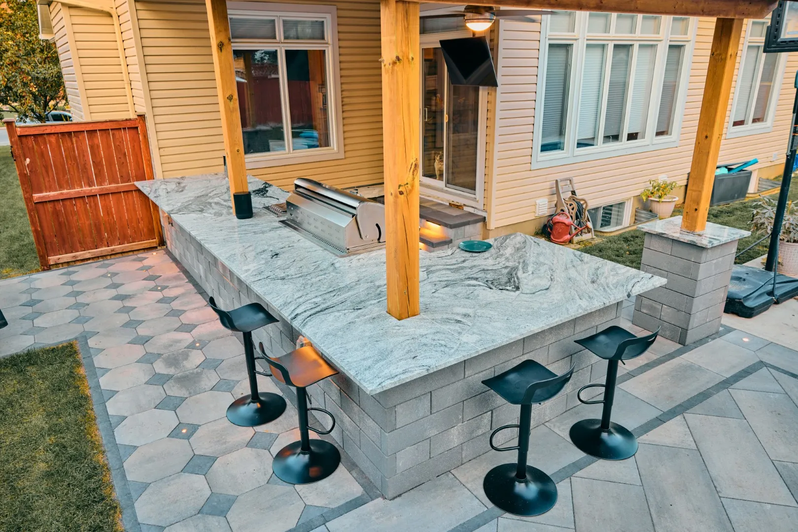 Outdoor Kitchen & Poolside Patio — Ottawa — 12