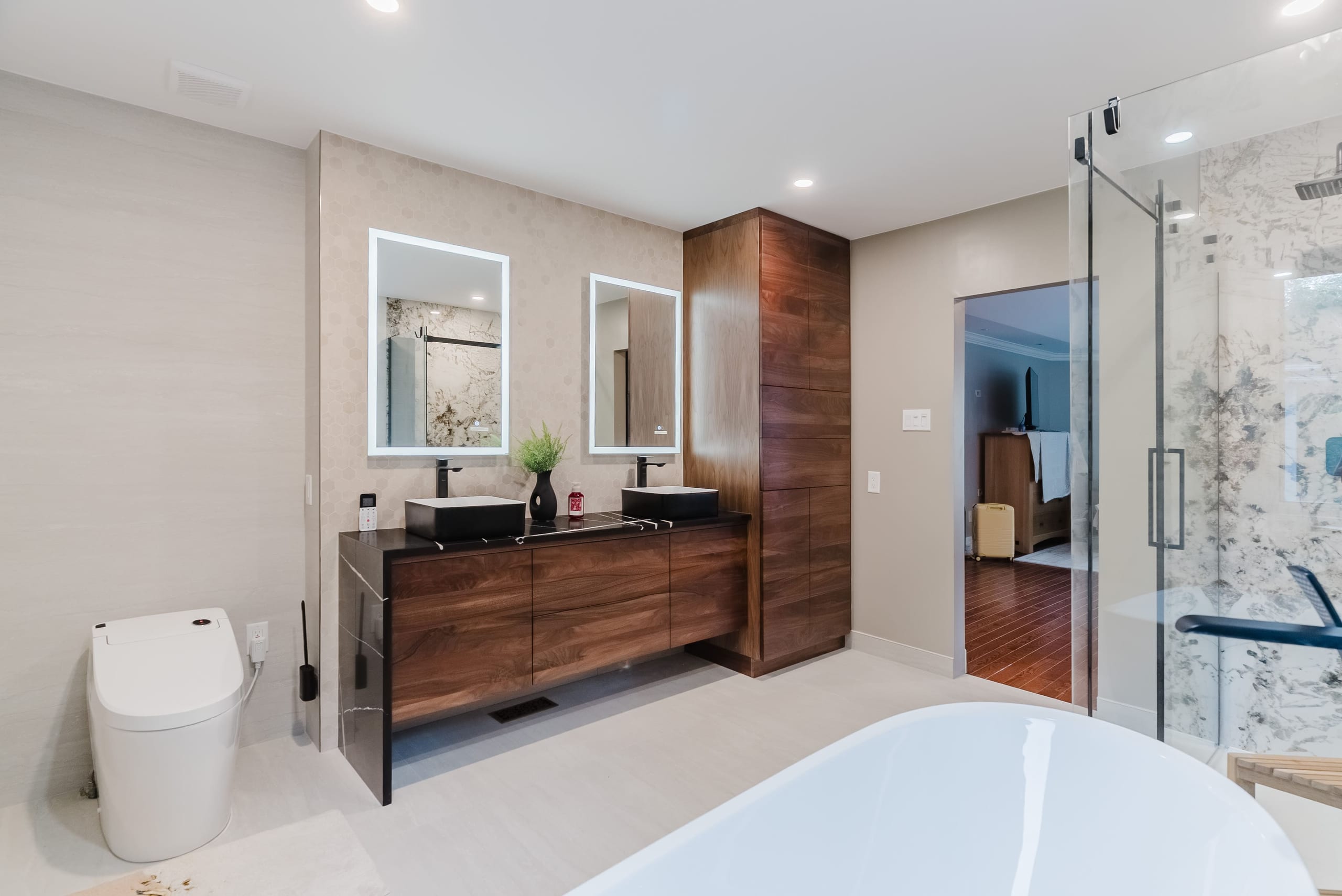 Contemporary Bathroom Renovation — Orléans — 1