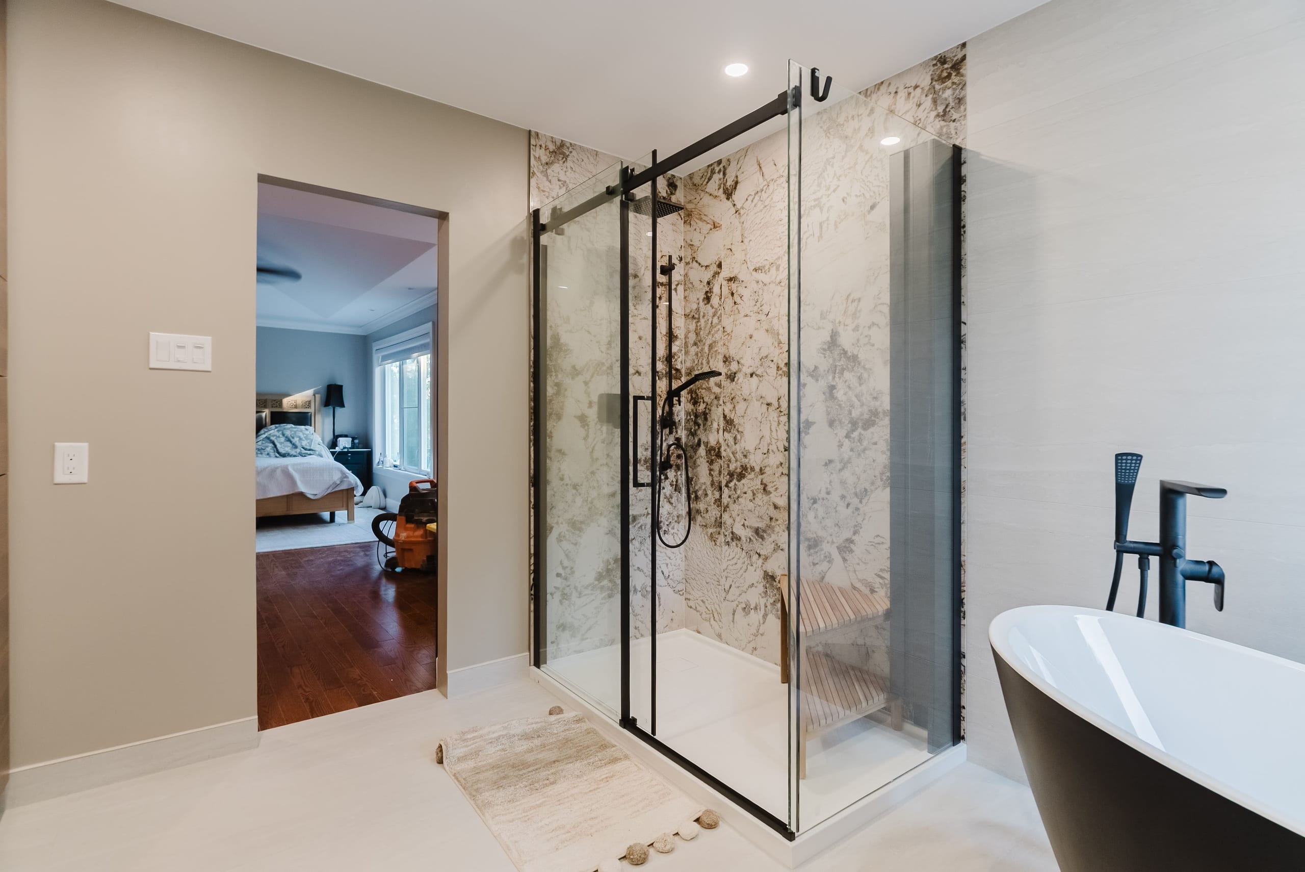 Contemporary Bathroom Renovation — Orléans — 3