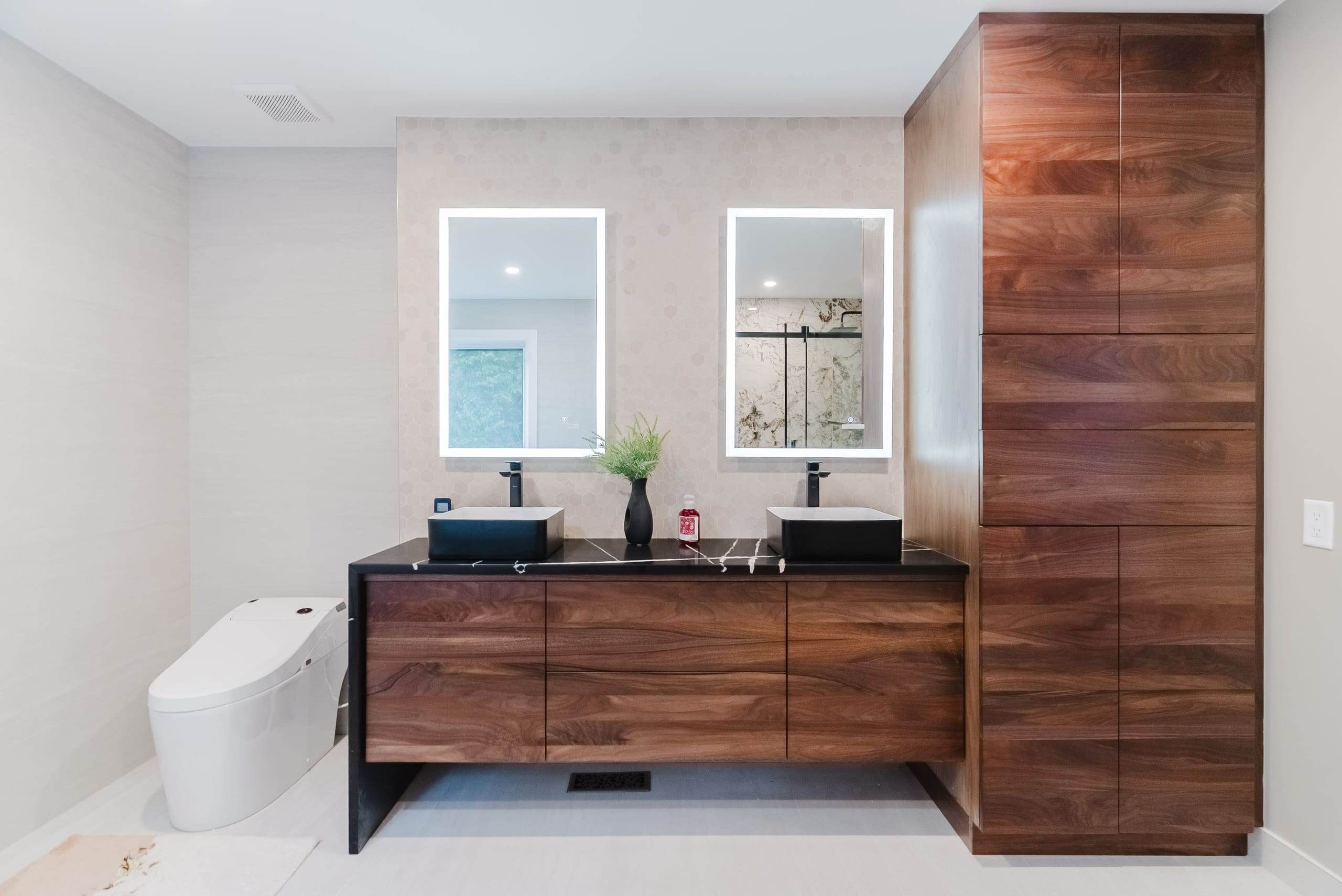 Contemporary Bathroom Renovation — Orléans — 5