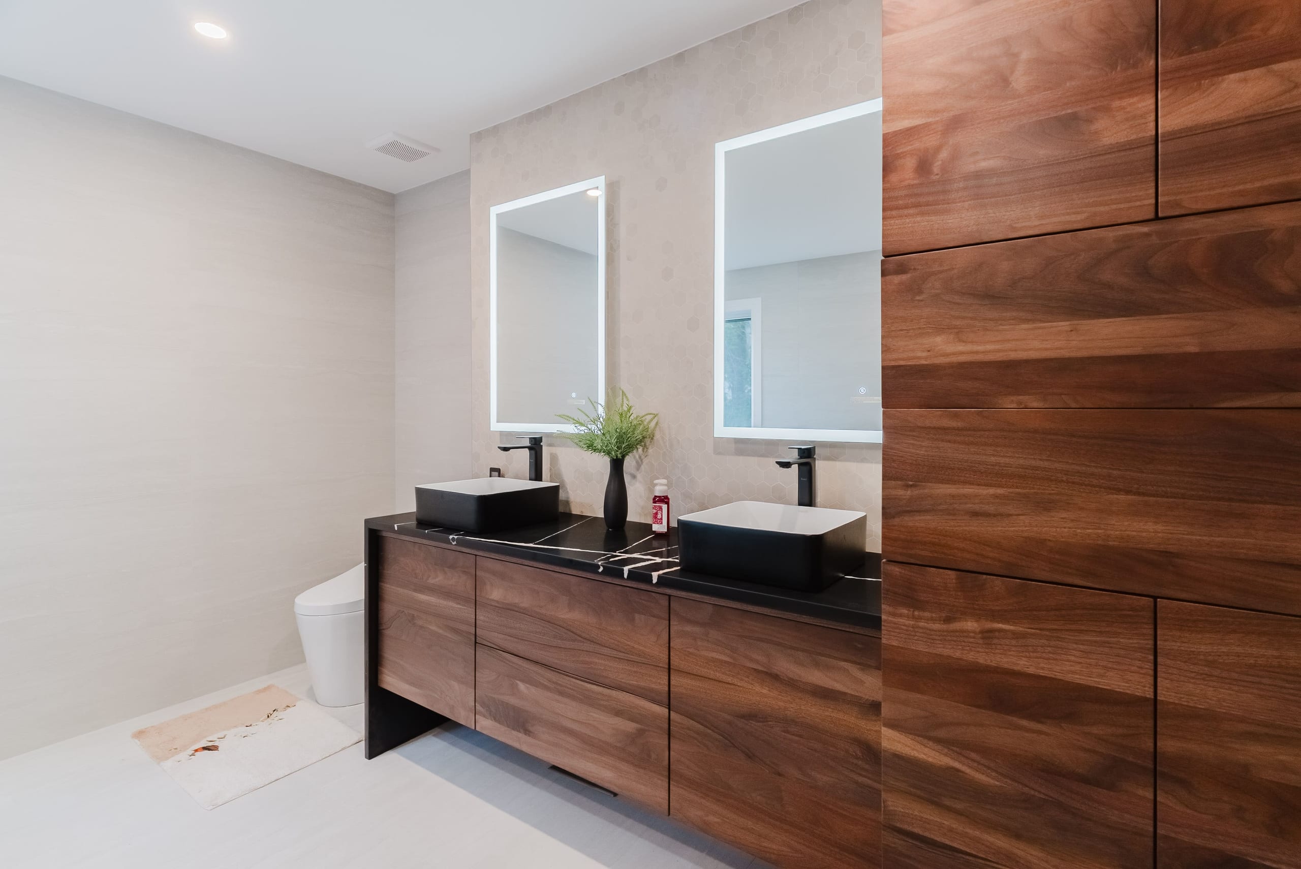 Contemporary Bathroom Renovation — Orléans — 7