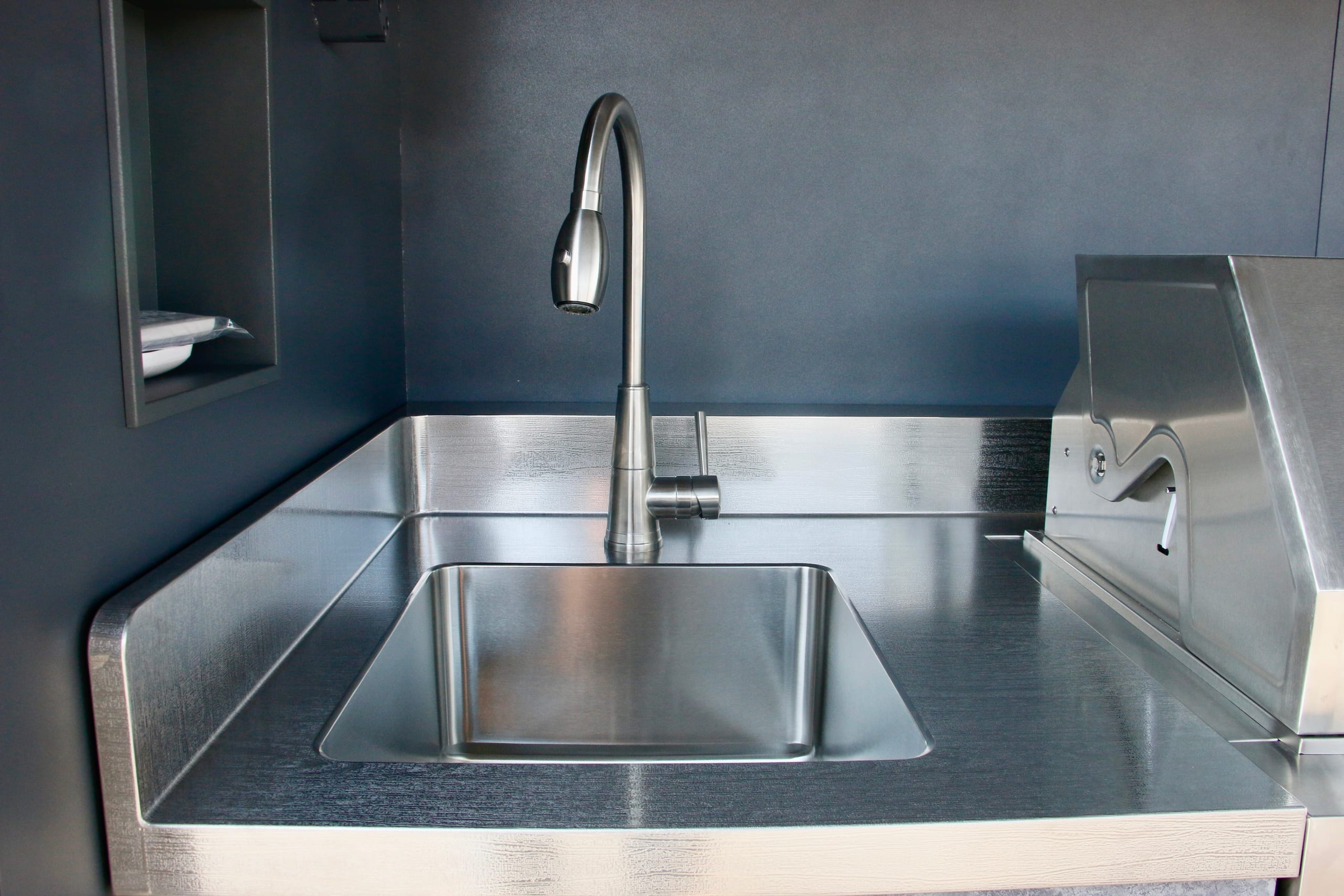 Custom Stainless Steel Outdoor Kitchens in Ottawa — 9