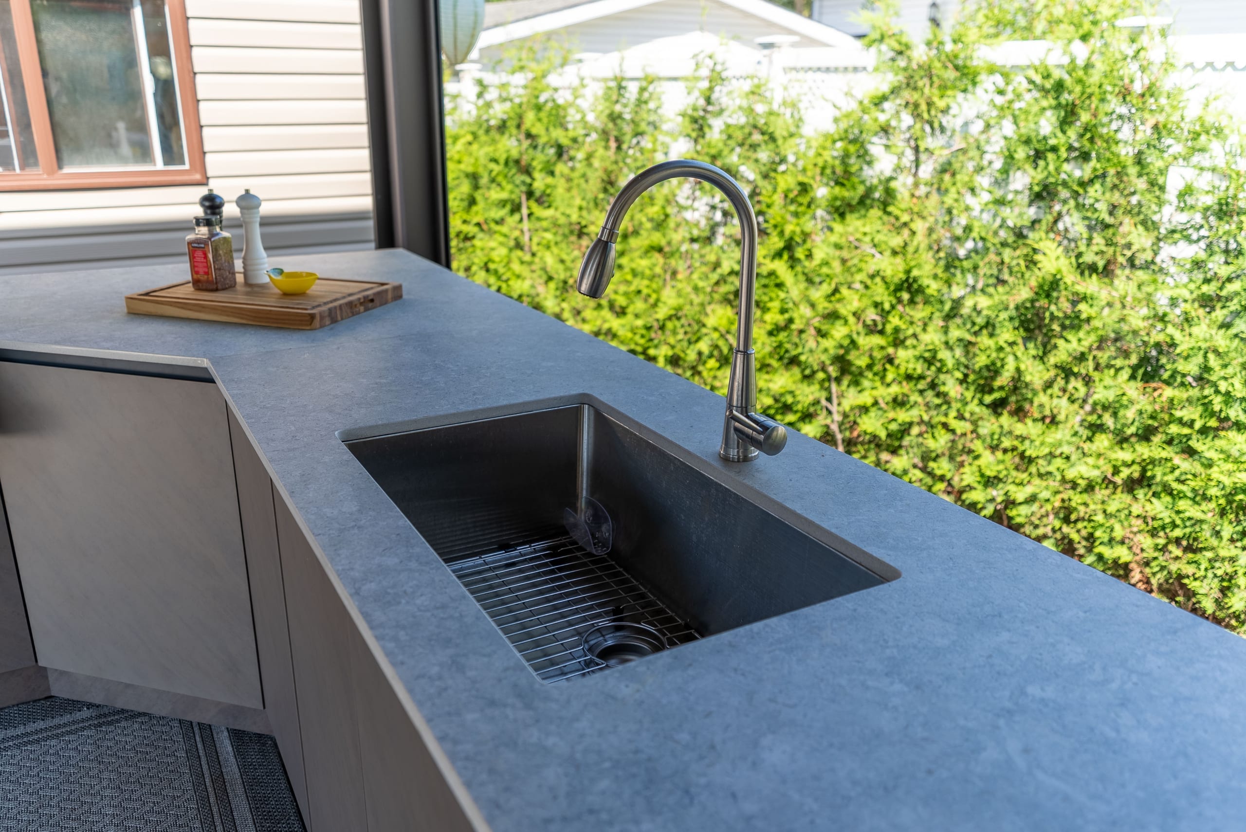 Custom Stainless Steel Outdoor Kitchens in Ottawa — 12