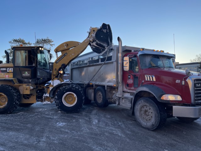 Dump truck service in Ottawa