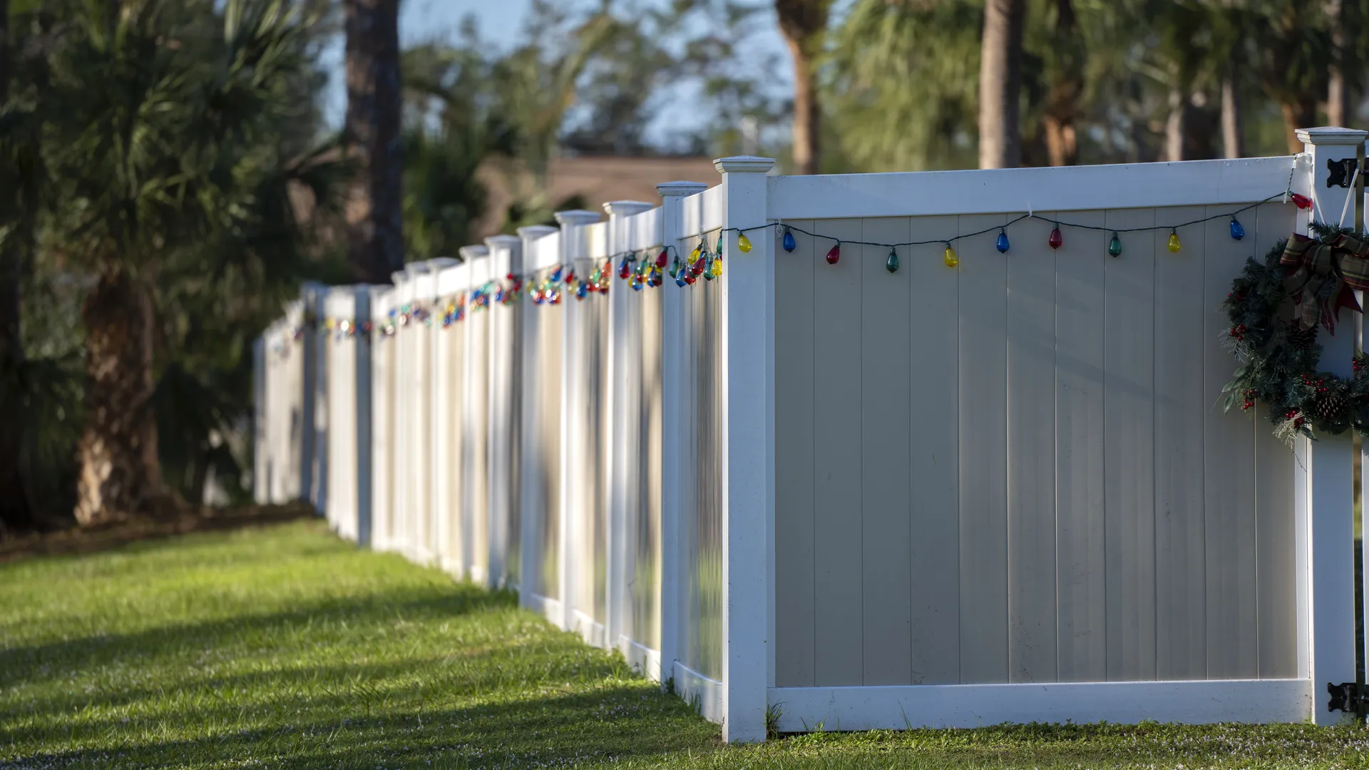 white vinyl picket fence on green lawn surrounding 2023 11 27 05 31 58 utc 1920x1080